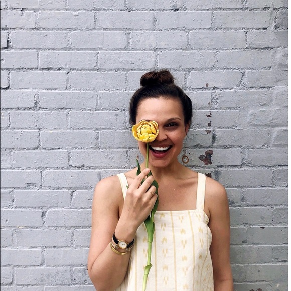 Meet your Posher, Taylor - Picture 1 of 3